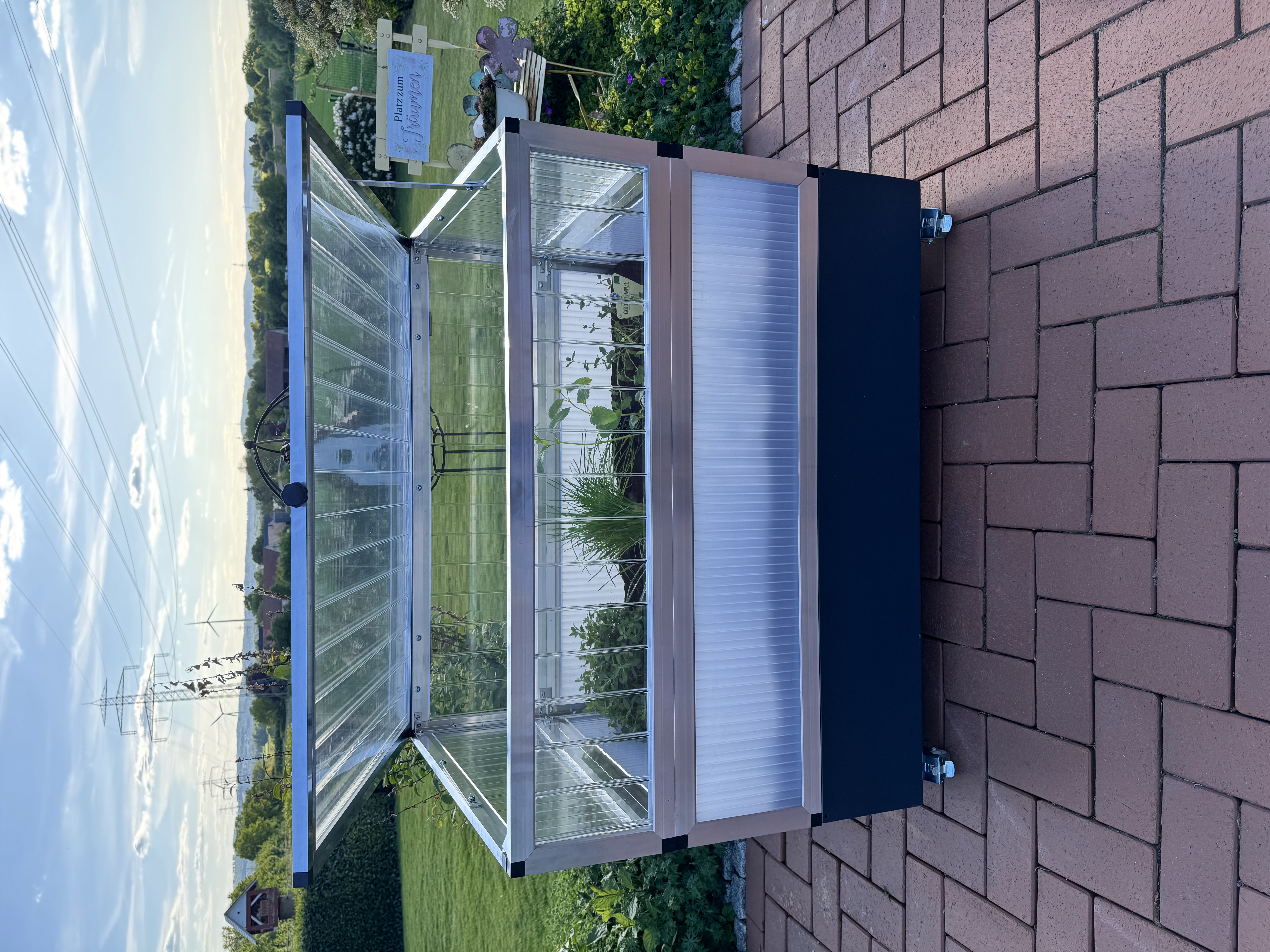 Mobiles Frühbeet auf Rollen für die Terrasse