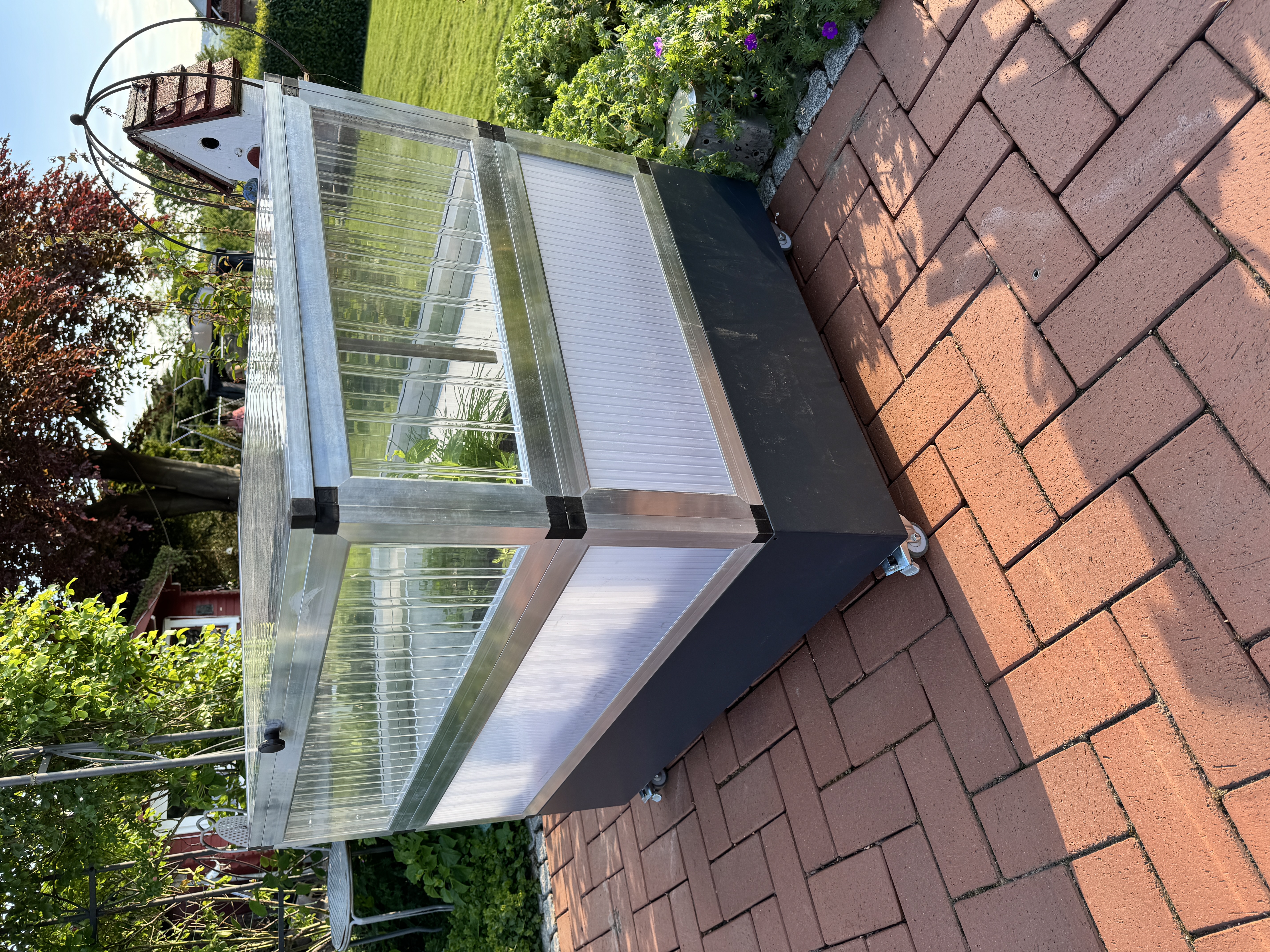 Mobiles Hochbeet auf Rollen für den Garten